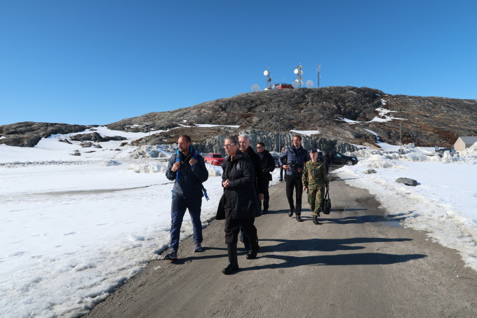 Før Kronprinsen og ekspedisjonen dro opp på Grønlandsisen besøkte de Isfjordsenteret i Ilulissat. Der fikk de blant annet en orientering om klimaforskningen i Grønland. Foto: Ane Mette Sandgreen, Avannaata kommune.